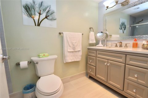 Condo in Hollywood, Florida, 2 bedrooms № 2169013 - photo 20