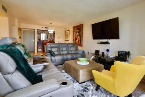 Condo in Hollywood, Florida, 2 bedrooms № 2169013 - photo 6