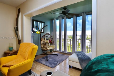 Condo in Hollywood, Florida, 2 bedrooms № 2169013 - photo 4