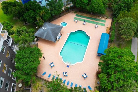 Condo in Hollywood, Florida, 2 bedrooms № 2169013 - photo 27