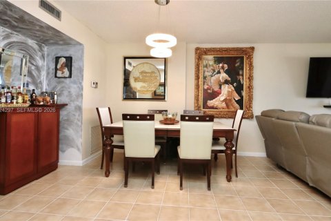 Condo in Hollywood, Florida, 2 bedrooms № 2169013 - photo 7