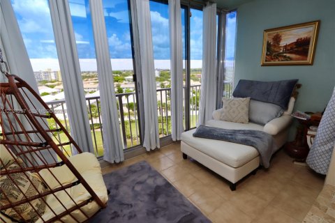 Condo in Hollywood, Florida, 2 bedrooms № 2169013 - photo 2