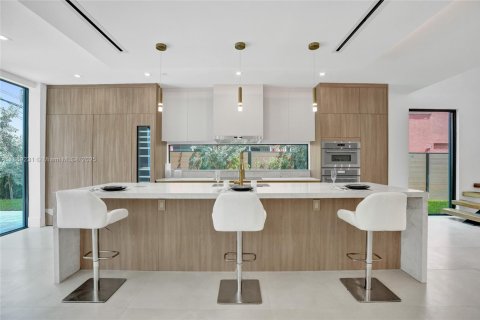 House in Fort Lauderdale, Florida 5 bedrooms, 282.52 sq.m. № 1979392 - photo 28