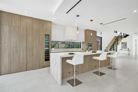 House in Fort Lauderdale, Florida 5 bedrooms, 282.52 sq.m. № 1979392 - photo 27