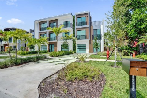 House in Fort Lauderdale, Florida 5 bedrooms, 282.52 sq.m. № 1979392 - photo 16