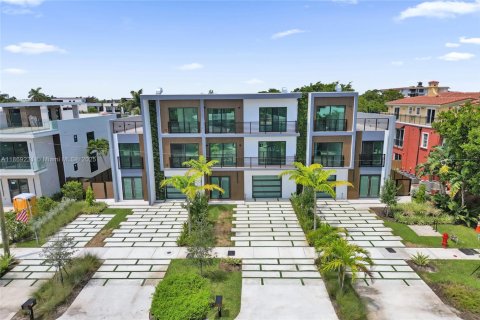 House in Fort Lauderdale, Florida 5 bedrooms, 282.52 sq.m. № 1979392 - photo 5