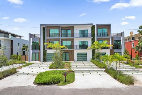 House in Fort Lauderdale, Florida 5 bedrooms, 282.52 sq.m. № 1979392 - photo 4