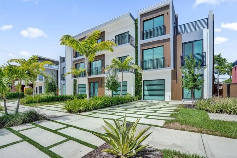 House in Fort Lauderdale, Florida 5 bedrooms, 282.52 sq.m. № 1979392 - photo 13