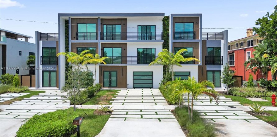 House in Fort Lauderdale, Florida 5 bedrooms, 282.52 sq.m. № 1979392