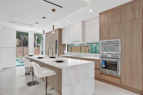 House in Fort Lauderdale, Florida 5 bedrooms, 282.52 sq.m. № 1979392 - photo 24