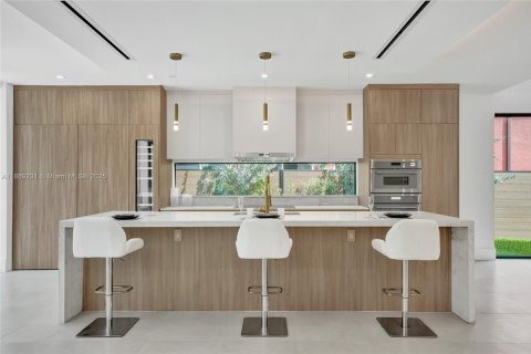 House in Fort Lauderdale, Florida 5 bedrooms, 282.52 sq.m. № 1979392 - photo 29