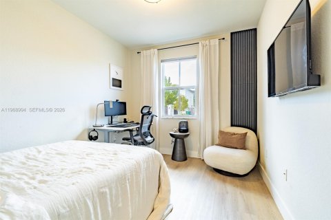 Casa en venta en Miami, Florida, 4 dormitorios, 195.75 m2 № 2029985 - foto 19