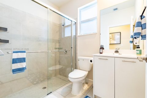 Casa en venta en Miami, Florida, 4 dormitorios, 195.75 m2 № 2029985 - foto 18