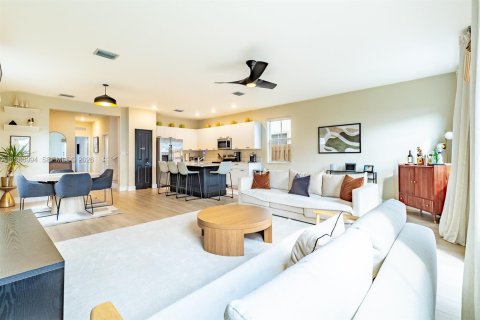 Casa en venta en Miami, Florida, 4 dormitorios, 195.75 m2 № 2029985 - foto 16