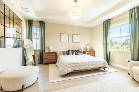 Casa en venta en Miami, Florida, 4 dormitorios, 195.75 m2 № 2029985 - foto 29