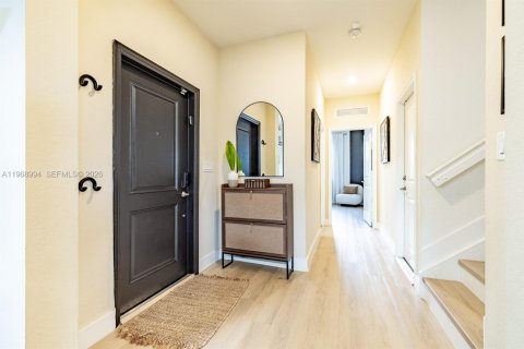 Casa en venta en Miami, Florida, 4 dormitorios, 195.75 m2 № 2029985 - foto 17