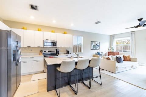 Casa en venta en Miami, Florida, 4 dormitorios, 195.75 m2 № 2029985 - foto 12