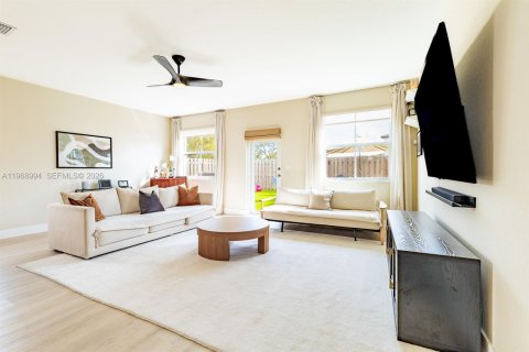 Casa en venta en Miami, Florida, 4 dormitorios, 195.75 m2 № 2029985 - foto 13