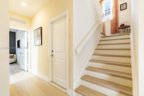 Casa en venta en Miami, Florida, 4 dormitorios, 195.75 m2 № 2029985 - foto 21