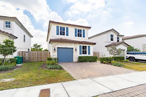 Casa en venta en Miami, Florida, 4 dormitorios, 195.75 m2 № 2029985 - foto 3