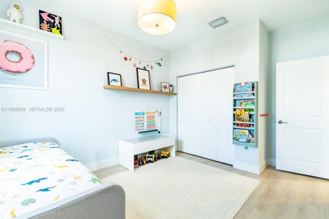 Casa en venta en Miami, Florida, 4 dormitorios, 195.75 m2 № 2029985 - foto 23