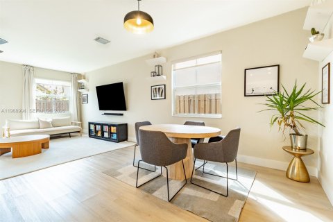 Casa en venta en Miami, Florida, 4 dormitorios, 195.75 m2 № 2029985 - foto 6