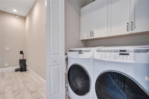 Adosado en venta en Orlando, Florida, 3 dormitorios, 188.5 m2 № 2108027 - foto 30