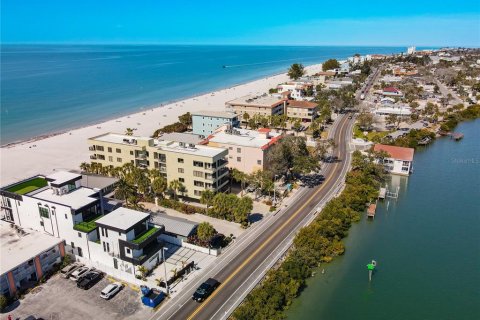 Condominio en venta en Indian Rocks Beach, Florida, 1 dormitorio, 87.42 m2 № 2233786 - foto 10