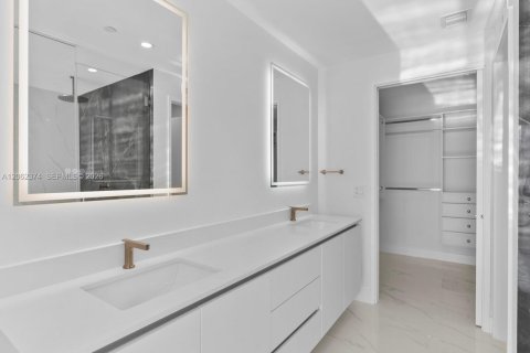 Condominio en venta en Miami, Florida, 3 dormitorios, 153.38 m2 № 2254138 - foto 24
