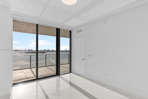 Condominio en venta en Miami, Florida, 3 dormitorios, 153.38 m2 № 2254138 - foto 16
