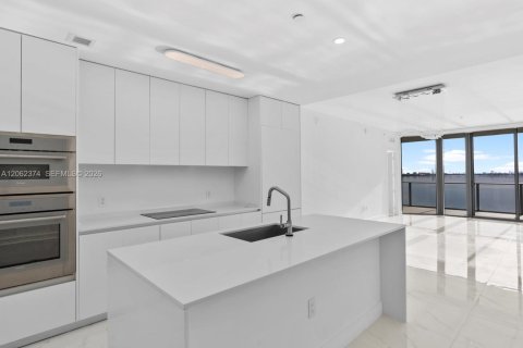 Condo in Miami, Florida, 3 bedrooms № 2254138