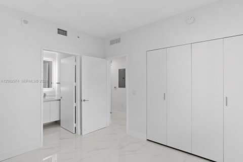 Condominio en venta en Miami, Florida, 3 dormitorios, 153.38 m2 № 2254138 - foto 27
