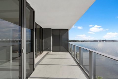 Condominio en venta en Miami, Florida, 3 dormitorios, 153.38 m2 № 2254138 - foto 13