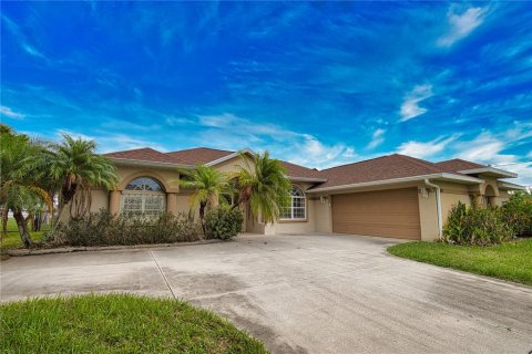 Villa ou maison à vendre à Rotonda, Floride: 3 chambres, 192.31 m2 № 2093531 - photo 8