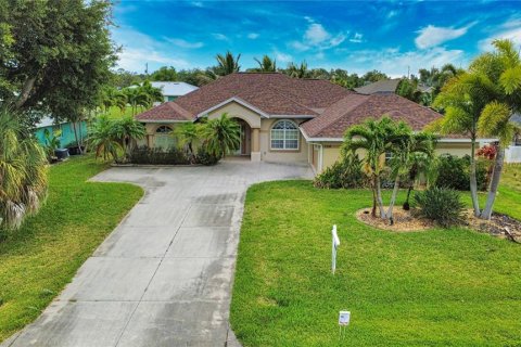Villa ou maison à vendre à Rotonda, Floride: 3 chambres, 192.31 m2 № 2093531 - photo 3