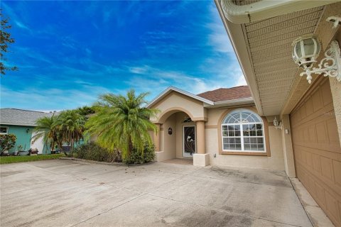 Villa ou maison à vendre à Rotonda, Floride: 3 chambres, 192.31 m2 № 2093531 - photo 7