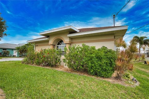 Villa ou maison à vendre à Rotonda, Floride: 3 chambres, 192.31 m2 № 2093531 - photo 5