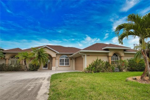 Villa ou maison à vendre à Rotonda, Floride: 3 chambres, 192.31 m2 № 2093531 - photo 4