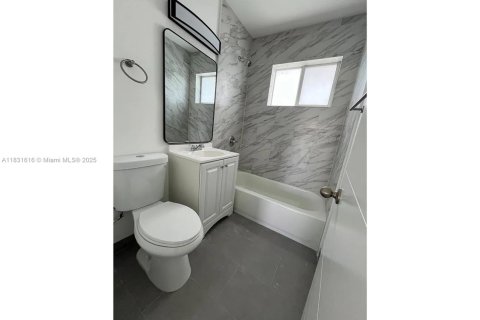 Commercial property in Miami, Florida № 1809598 - photo 14