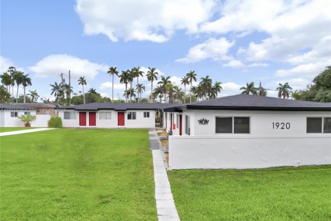 Commercial property in Miami, Florida № 1809598 - photo 5