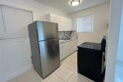 Commercial property in Miami, Florida № 1809598 - photo 13