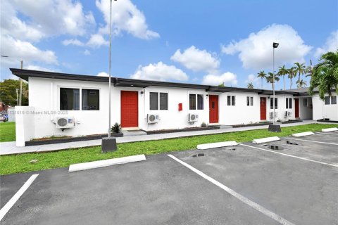 Commercial property in Miami, Florida № 1809598 - photo 10