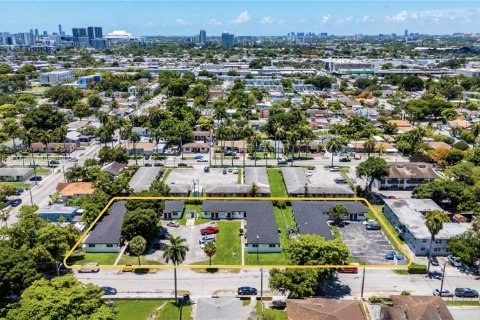 Commercial property in Miami, Florida № 1809598 - photo 3