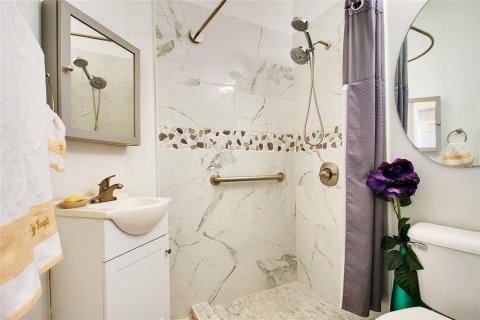 Casa en venta en Orlando, Florida, 4 dormitorios, 187.76 m2 № 1913266 - foto 17