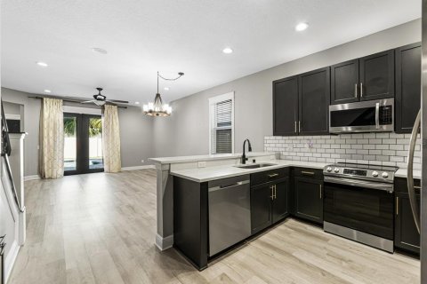 House in Ruskin, Florida 4 bedrooms, 221.11 sq.m. № 1848043 - photo 11