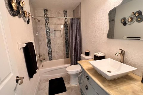 House in Spring Hill, Florida 2 bedrooms, 129.51 sq.m. № 2201202 - photo 17