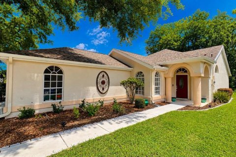 House in Spring Hill, Florida 2 bedrooms, 129.51 sq.m. № 2201202