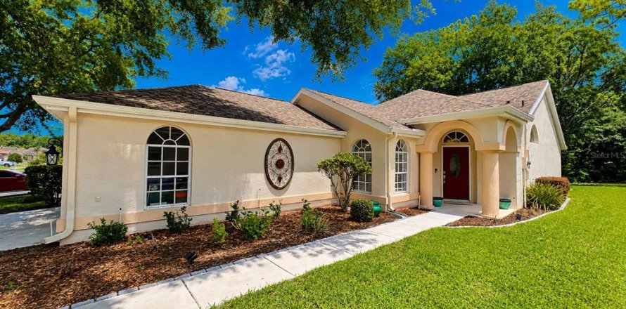 House in Spring Hill, Florida 2 bedrooms, 129.51 sq.m. № 2201202