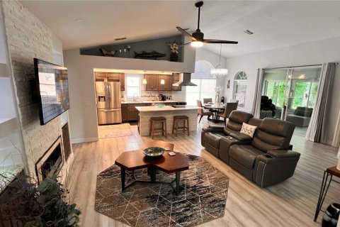 House in Spring Hill, Florida 2 bedrooms, 129.51 sq.m. № 2201202 - photo 7