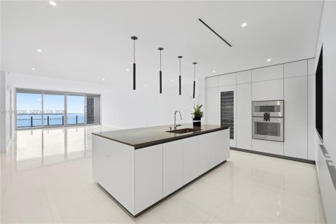 Condominio en Miami, Florida, 4 dormitorios № 2078816